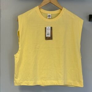 Woman’s Muscle Tee Butter Yellow Oversized Sz M
